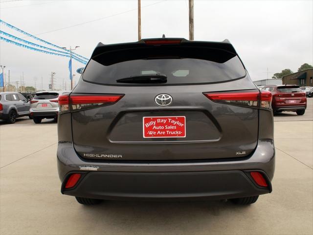 used 2022 Toyota Highlander car, priced at $34,900