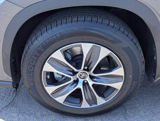 used 2023 Toyota Highlander car, priced at $41,995