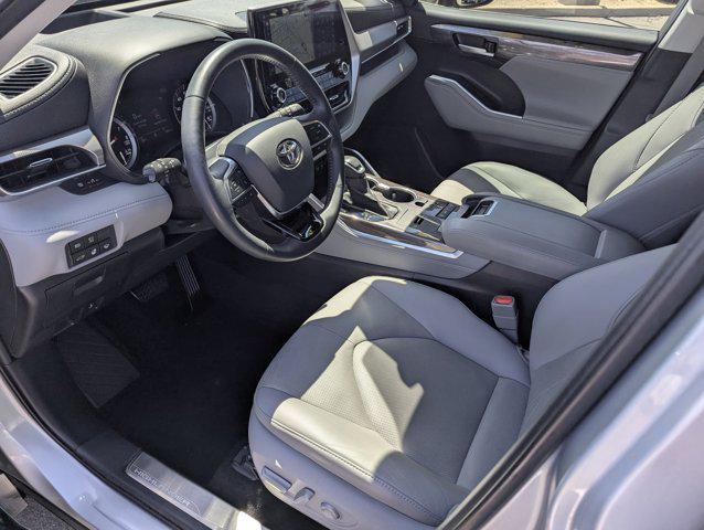 used 2021 Toyota Highlander car, priced at $39,995