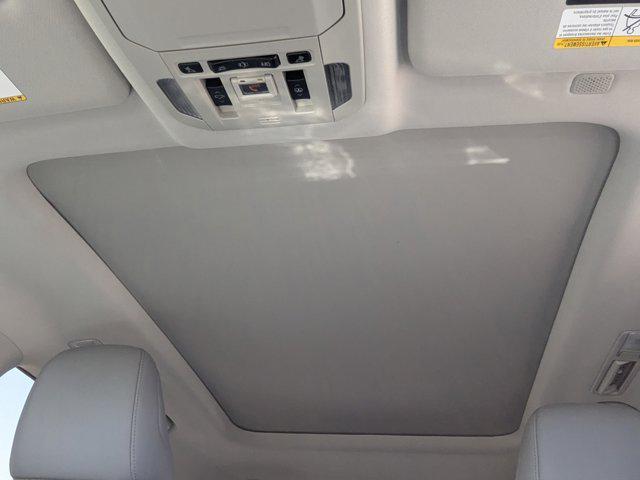used 2021 Toyota Highlander car, priced at $39,995