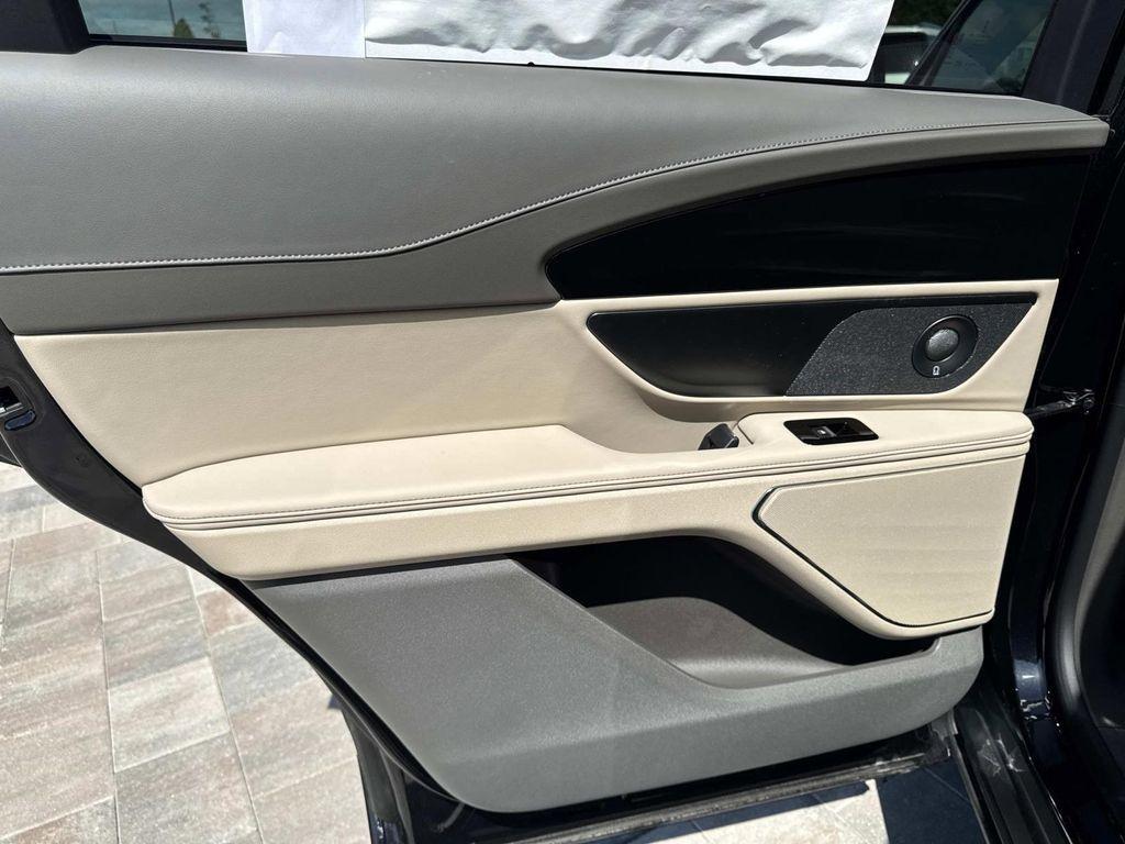 new 2025 Lincoln Nautilus car, priced at $60,288