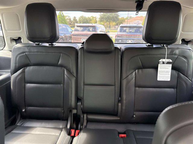 new 2025 Lincoln Navigator car, priced at $99,543