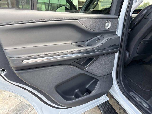 new 2025 Lincoln Navigator car, priced at $99,543