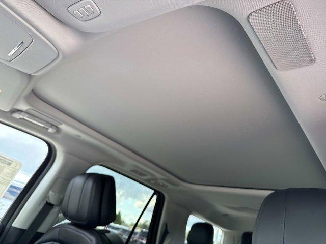 new 2025 Lincoln Navigator car, priced at $99,543