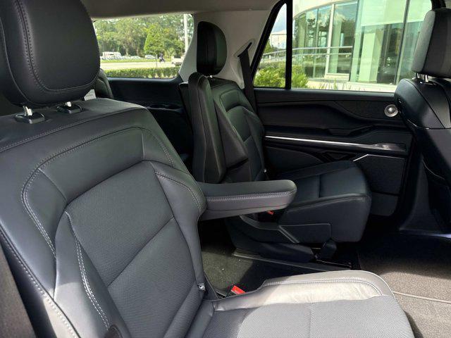 new 2025 Lincoln Navigator car, priced at $99,543