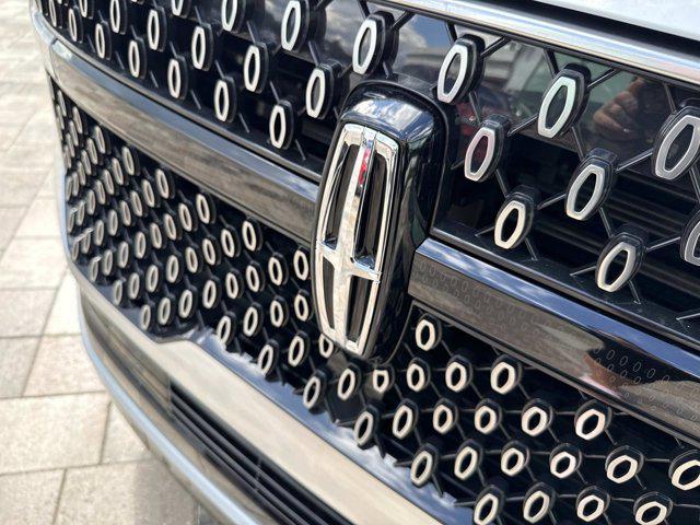 new 2025 Lincoln Navigator car, priced at $99,543