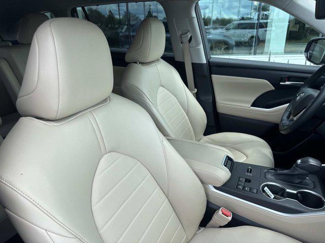 used 2023 Toyota Highlander car, priced at $37,600