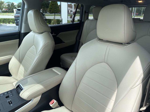used 2023 Toyota Highlander car, priced at $37,600