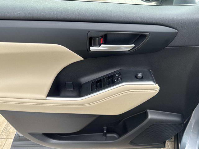 used 2023 Toyota Highlander car, priced at $37,600