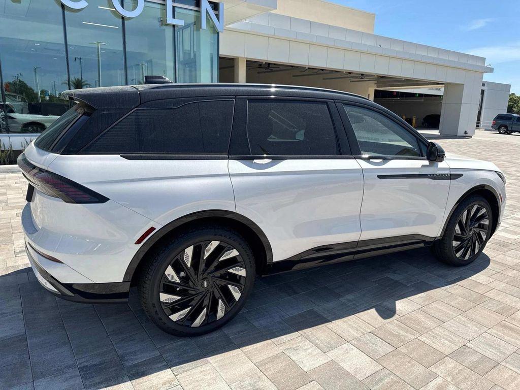new 2025 Lincoln Nautilus car, priced at $63,591