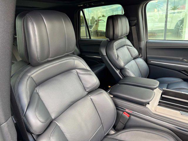 new 2025 Lincoln Navigator car, priced at $104,333