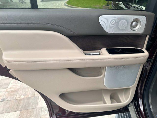 new 2024 Lincoln Navigator car, priced at $85,000