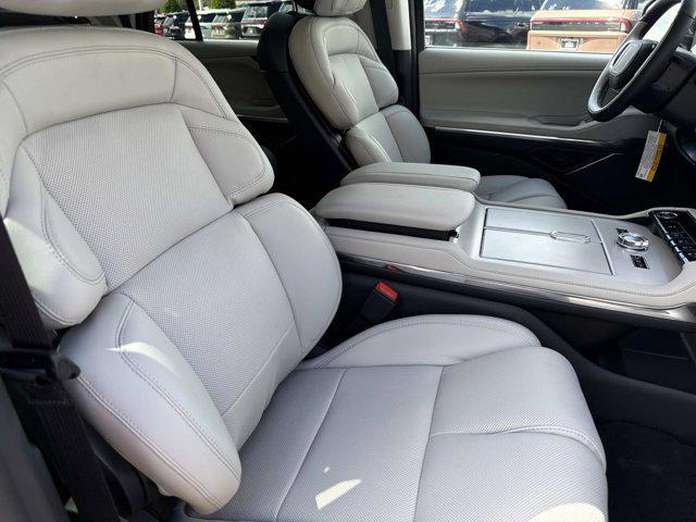 new 2025 Lincoln Navigator car, priced at $101,463