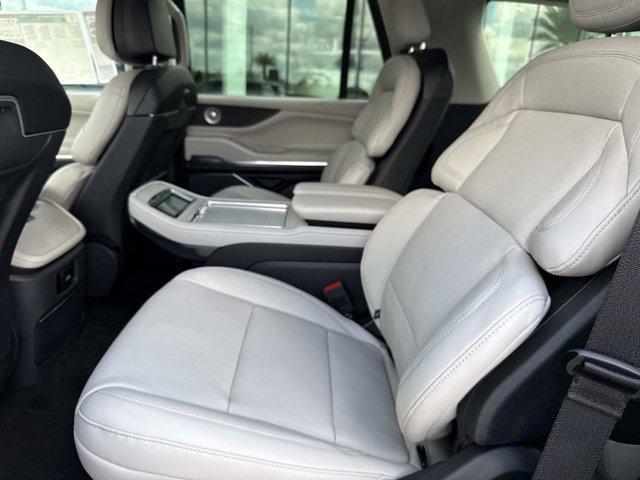 new 2025 Lincoln Navigator car, priced at $101,463