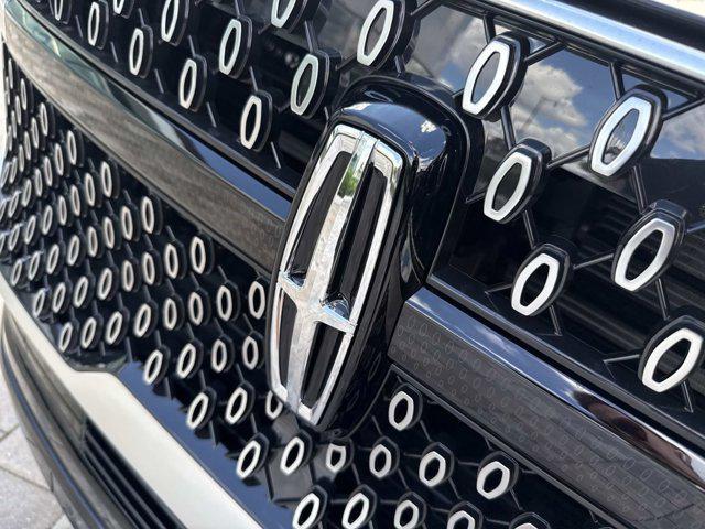 new 2025 Lincoln Navigator car, priced at $101,463