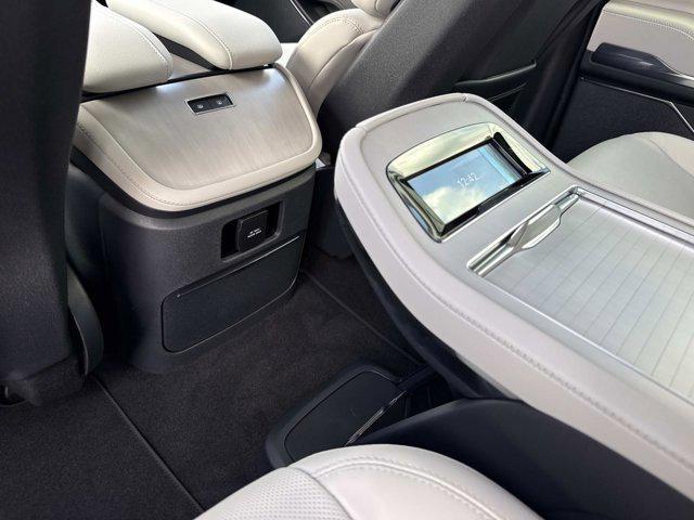 new 2025 Lincoln Navigator car, priced at $101,463