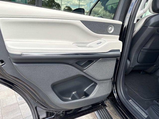 new 2025 Lincoln Navigator car, priced at $101,463