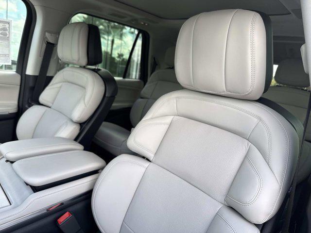new 2025 Lincoln Navigator car, priced at $101,463