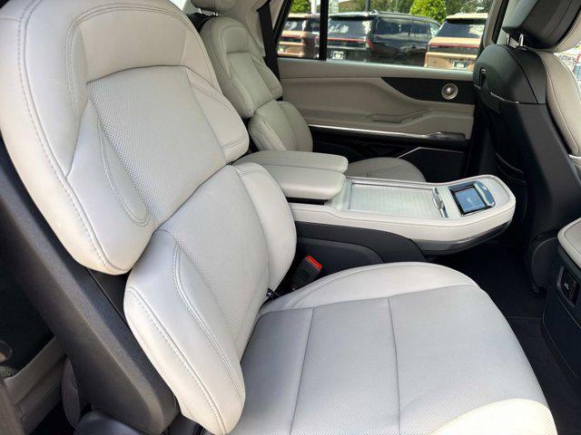 new 2025 Lincoln Navigator car, priced at $101,463