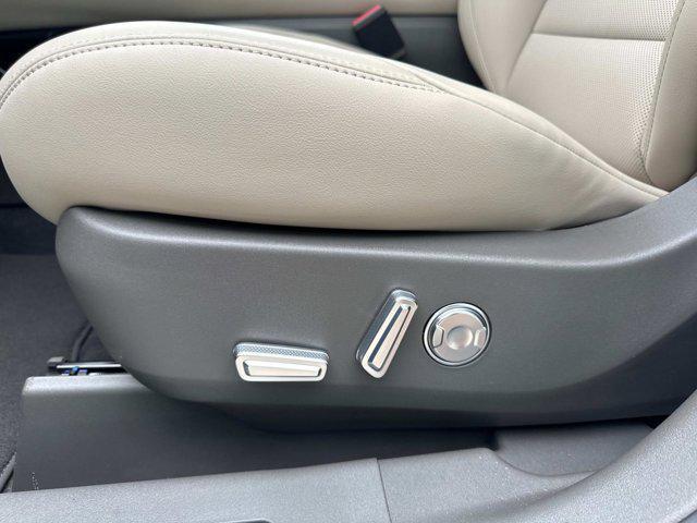 new 2025 Lincoln Nautilus car, priced at $52,094
