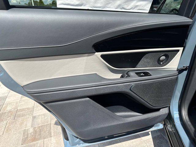 new 2025 Lincoln Nautilus car, priced at $57,192