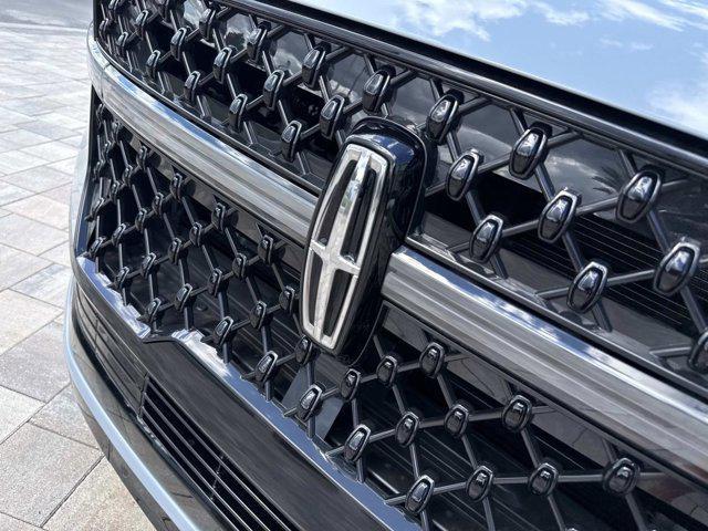 new 2025 Lincoln Navigator car, priced at $104,698