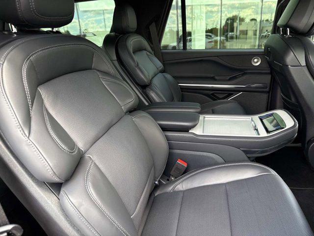 new 2025 Lincoln Navigator car, priced at $104,698