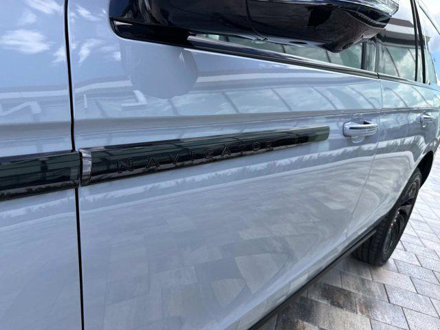 new 2025 Lincoln Navigator car, priced at $104,698