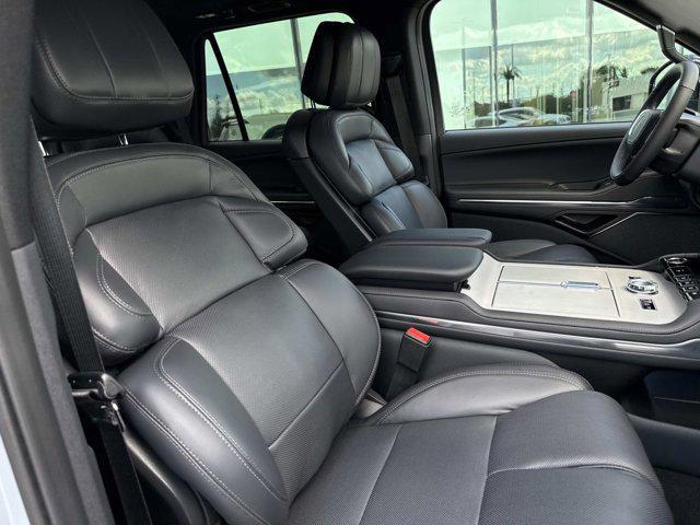 new 2025 Lincoln Navigator car, priced at $104,698