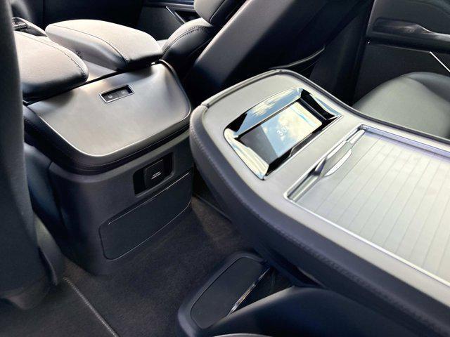 new 2025 Lincoln Navigator car, priced at $104,698