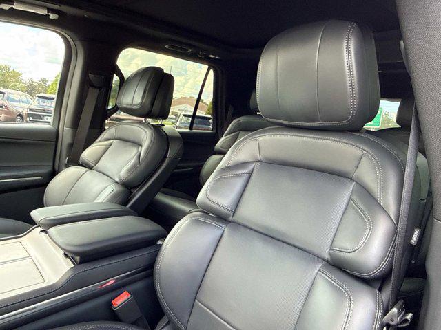 new 2025 Lincoln Navigator car, priced at $104,698