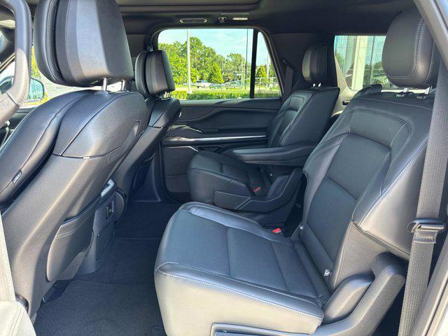 new 2025 Lincoln Navigator car, priced at $105,053