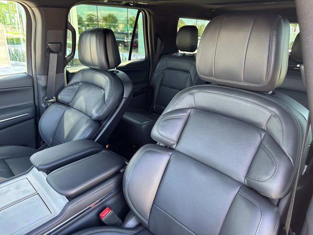 new 2025 Lincoln Navigator car, priced at $105,053