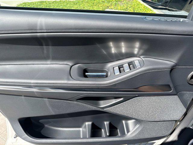 new 2025 Lincoln Navigator car, priced at $105,053