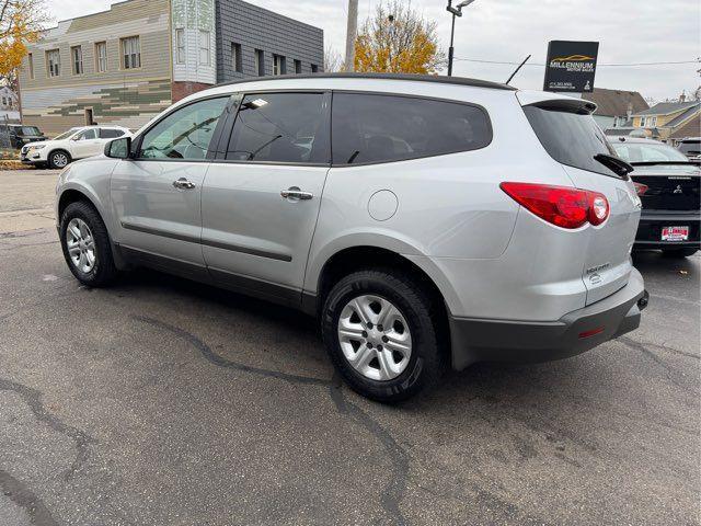 used 2009 Chevrolet Traverse car, priced at $8,995