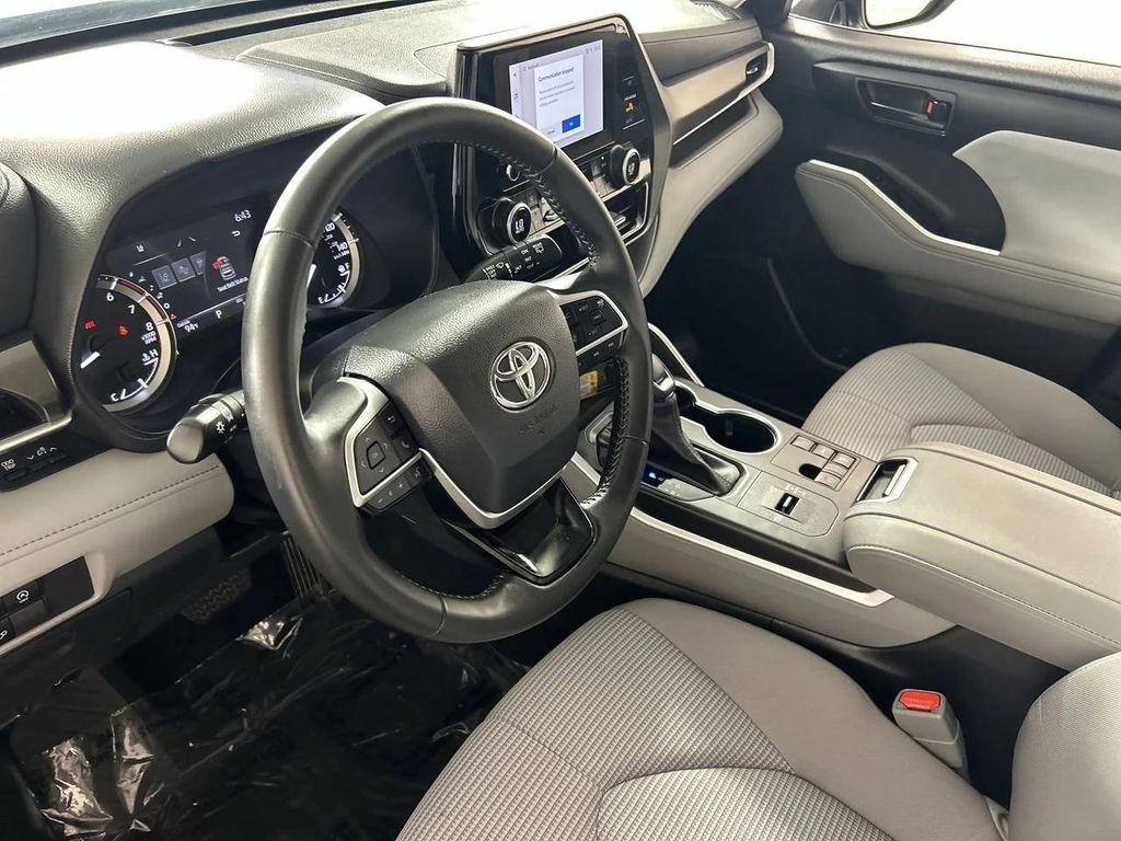 used 2023 Toyota Highlander car, priced at $36,517