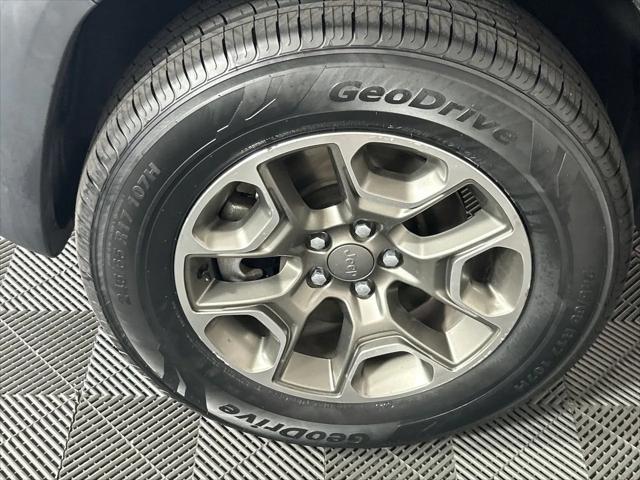 used 2020 Jeep Cherokee car, priced at $20,231