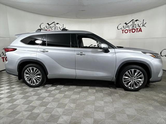 used 2022 Toyota Highlander Hybrid car, priced at $36,888