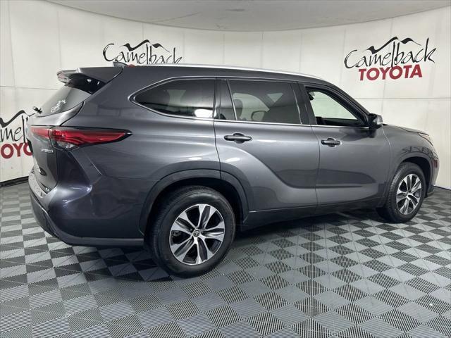 used 2022 Toyota Highlander Hybrid car, priced at $36,888