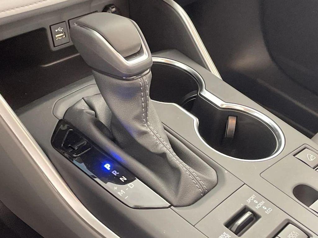 new 2025 Toyota Highlander car, priced at $49,527