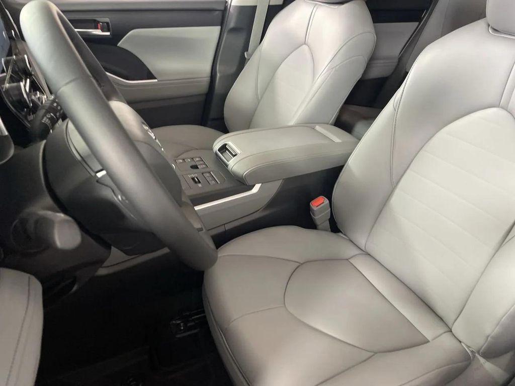 new 2025 Toyota Highlander car, priced at $49,527