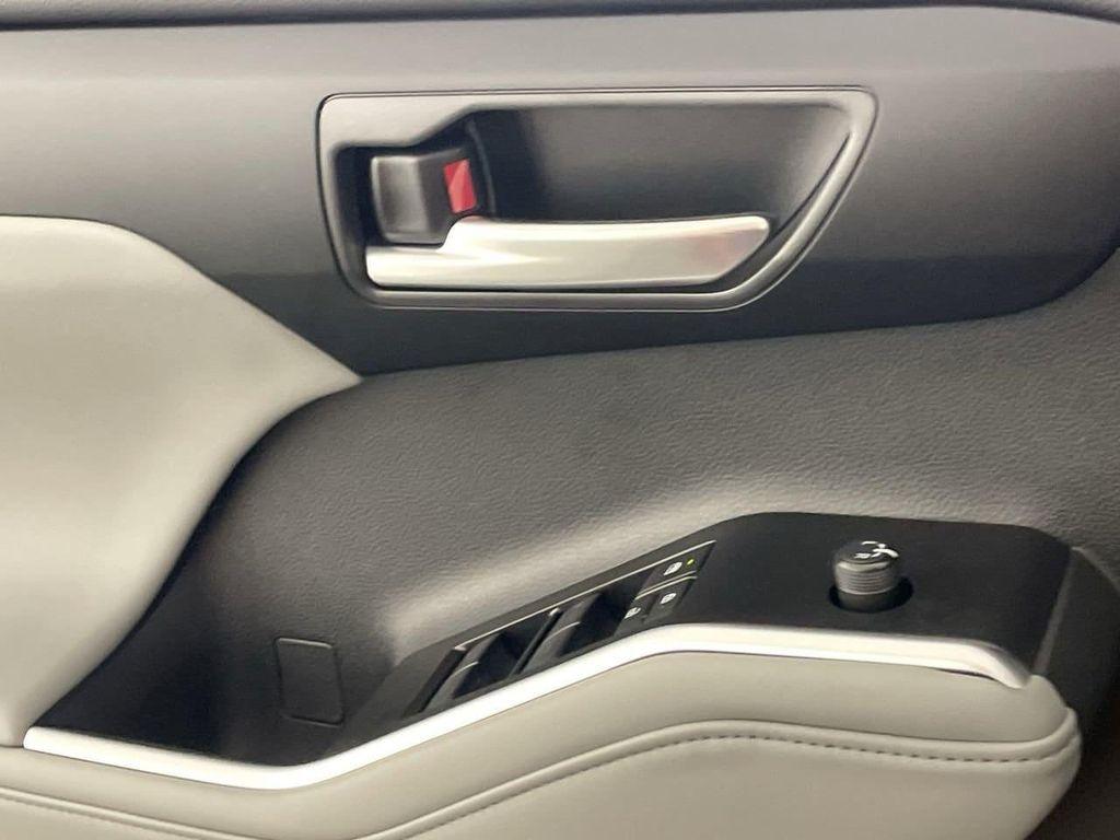 new 2025 Toyota Highlander car, priced at $49,527