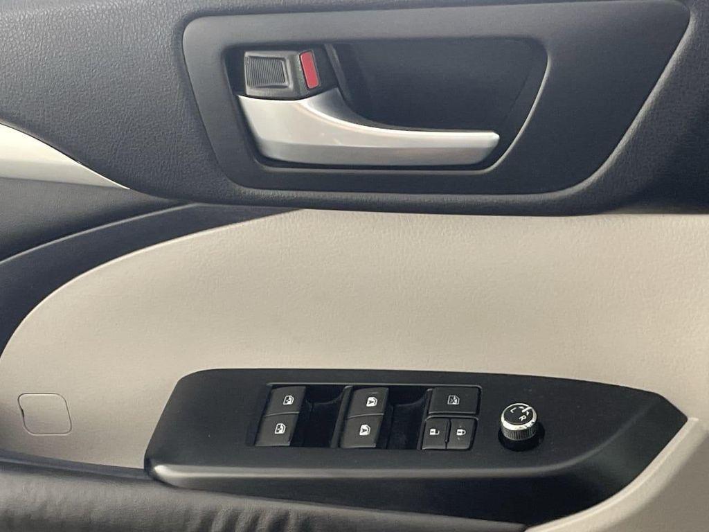 used 2015 Toyota Highlander car, priced at $17,988