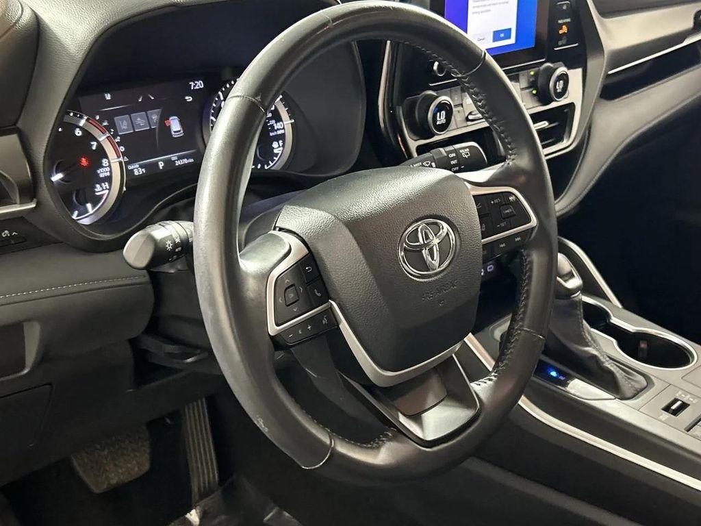 used 2024 Toyota Highlander car, priced at $38,888