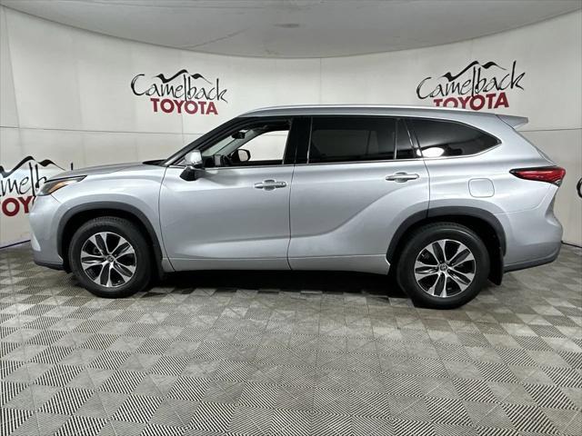 used 2022 Toyota Highlander car, priced at $32,888