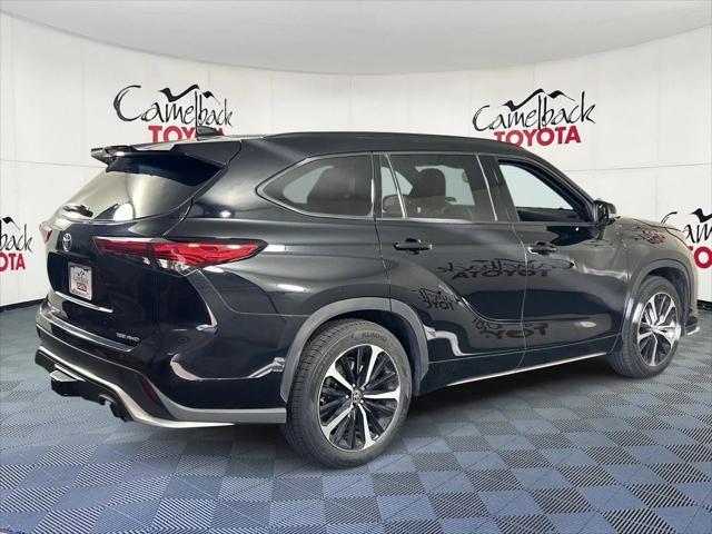 used 2022 Toyota Highlander car, priced at $38,281