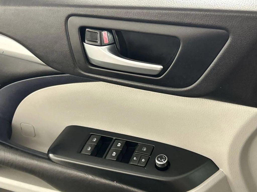 used 2019 Toyota Highlander car, priced at $24,488