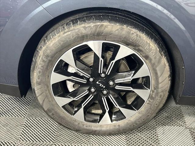 used 2024 Kia Carnival car, priced at $37,655