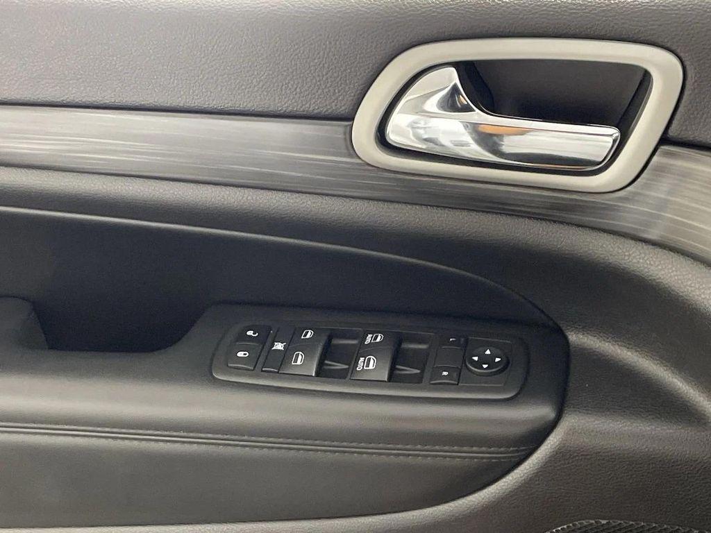 used 2022 Jeep Grand Cherokee car, priced at $28,533