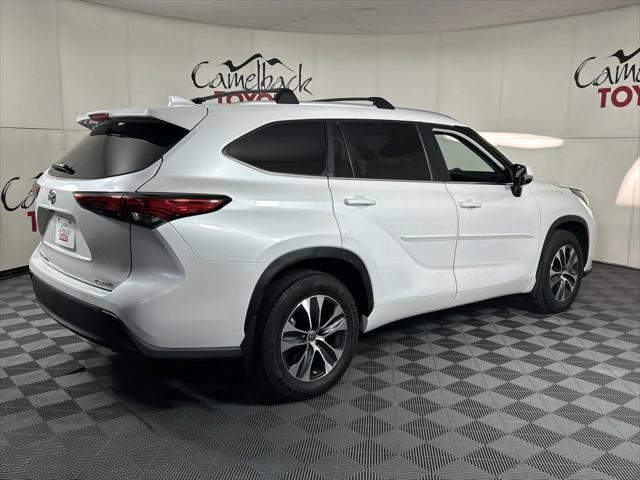used 2023 Toyota Highlander car, priced at $40,998